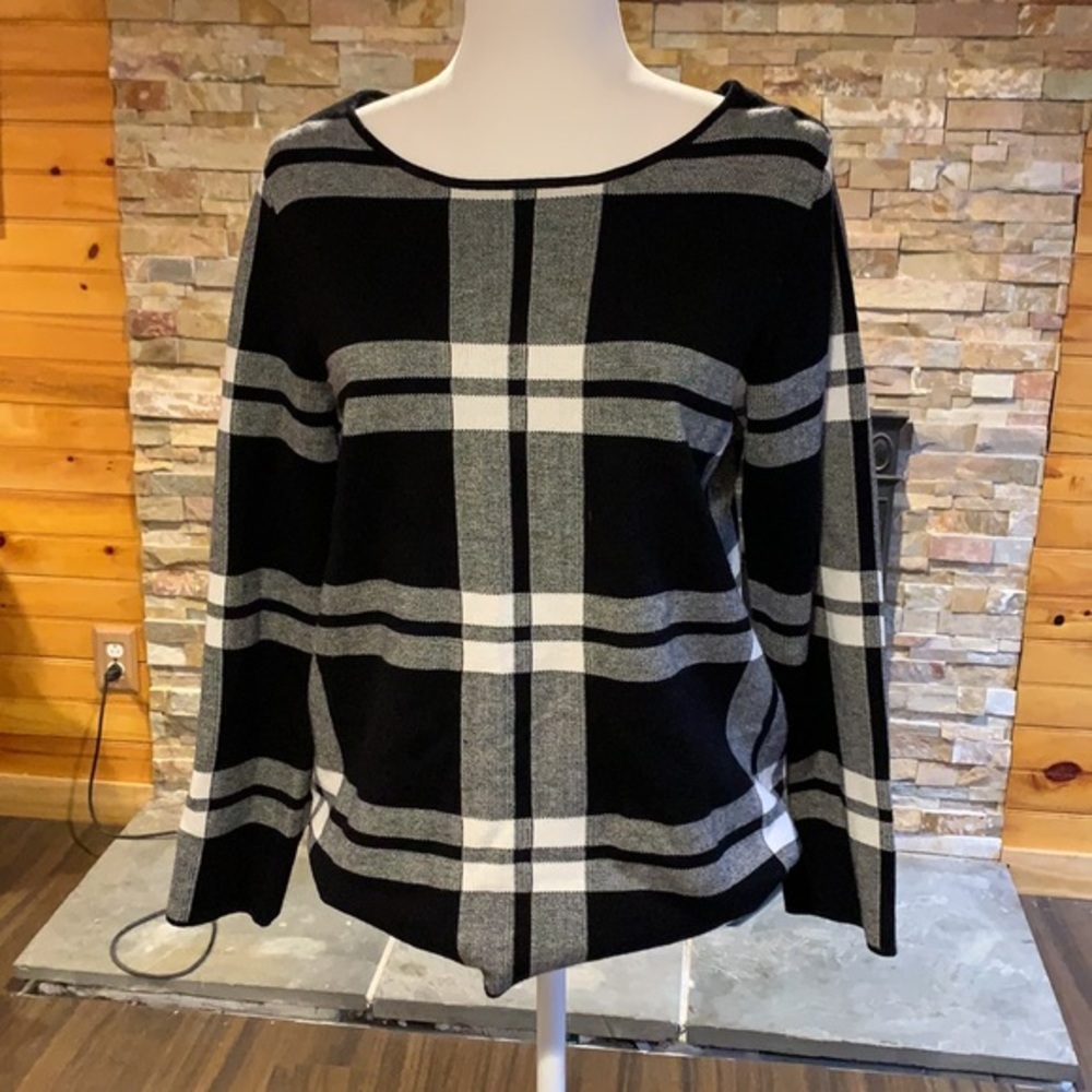 Chelsea & Theodore | long sleeve pleaded top